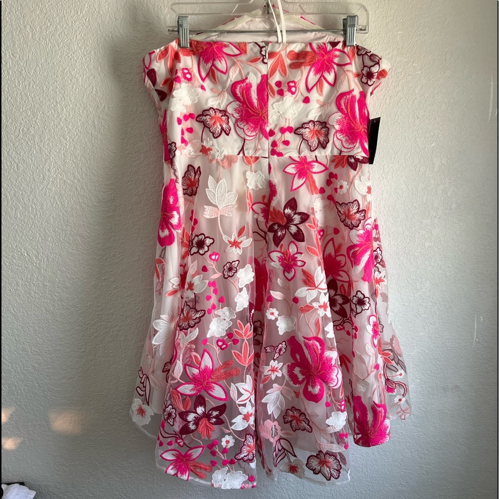 Beautiful White and pinks Dress - Picture 2 of 4